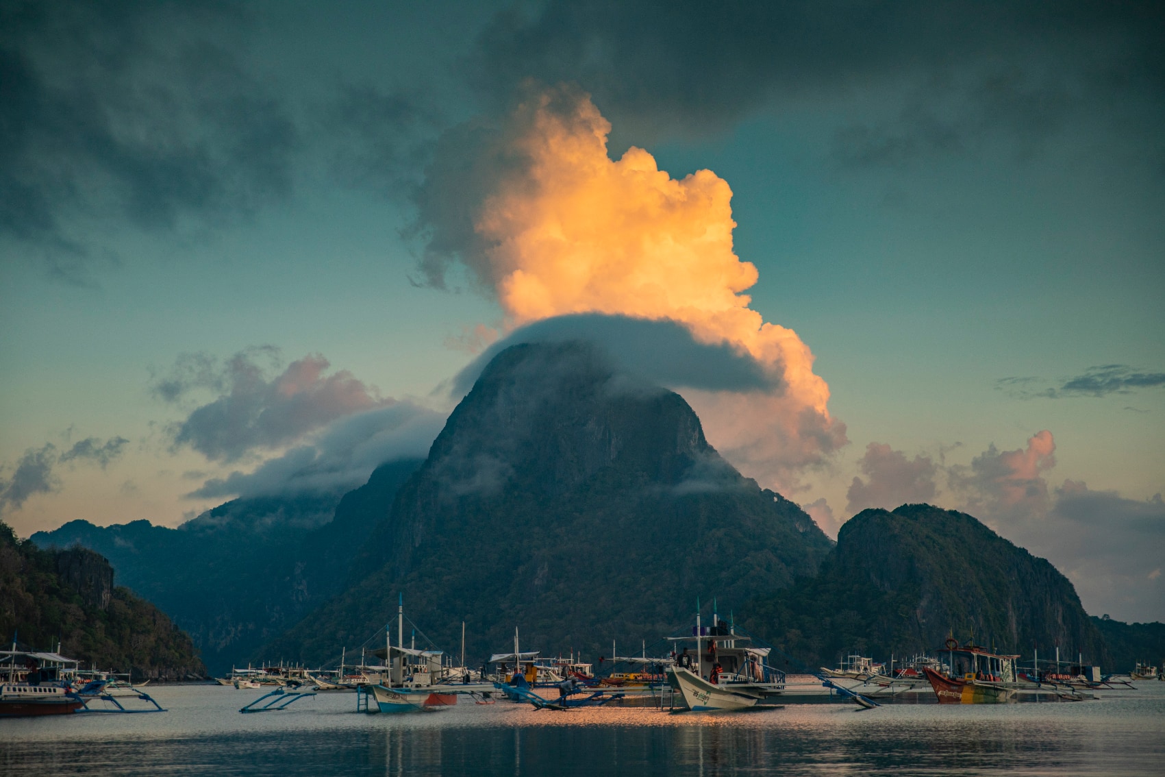 El Nido Palawan Philippinen — dramatische Berglandschaft
